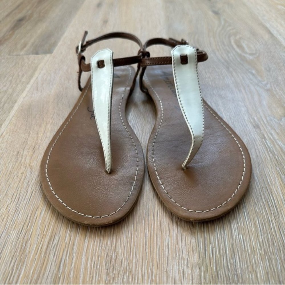 American Eagle White Patent Leather T-Strap Flat Sandals - Size 8 - Picture 6 of 14